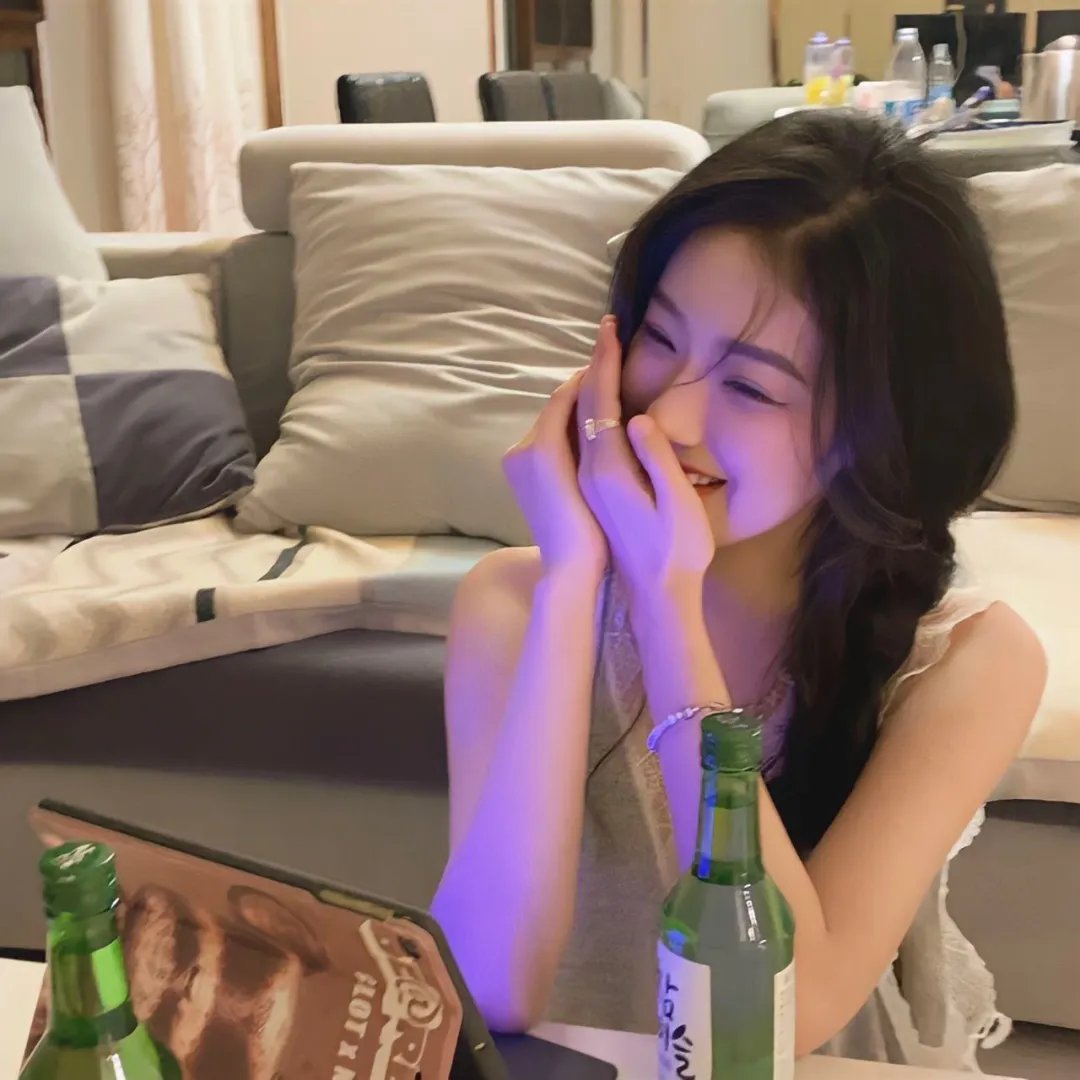 签约艺人深夜酒吧买醉，短时间内内幕曝光，同行集体沉默